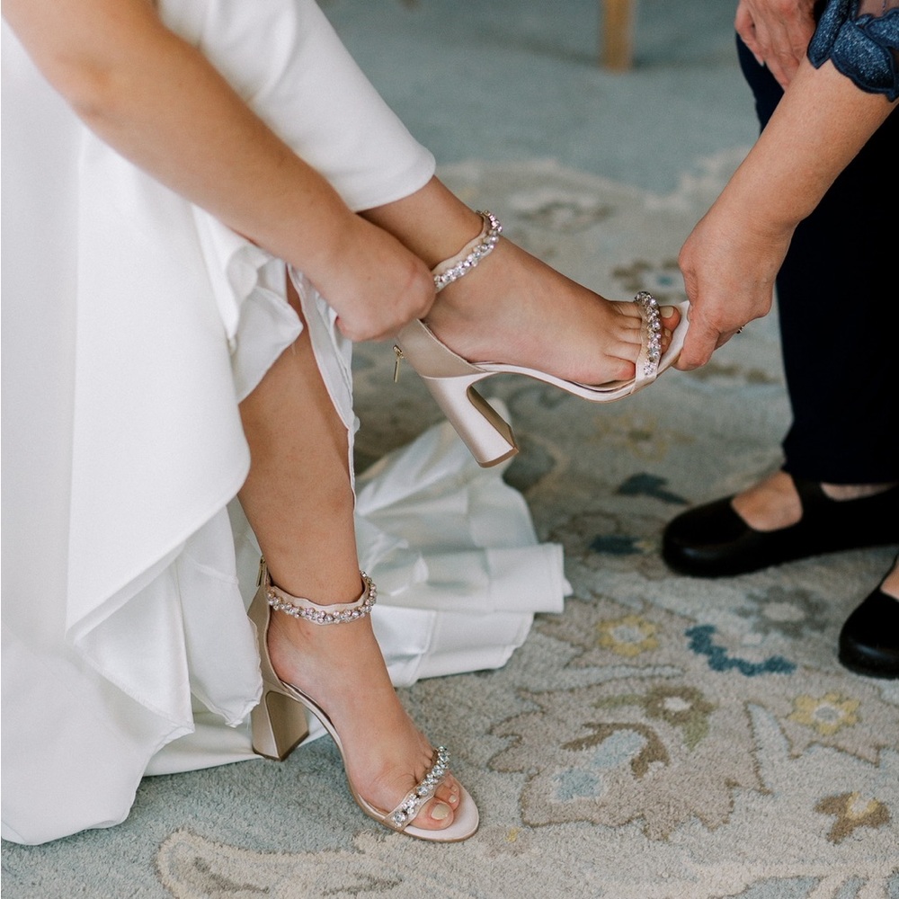 Jewel Badgley Mischka Wedding Shoes Size 9